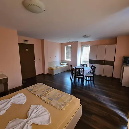 Къща За Гости Яневи 3* Ravda